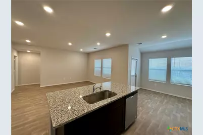 713 Signe, Seguin, TX 78155 - Photo 4