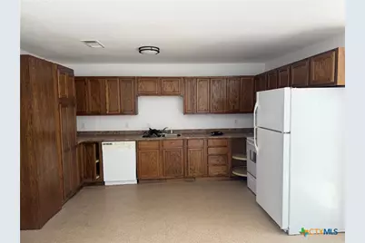 809 W Avenue D, Belton, TX 76513 - Photo 10