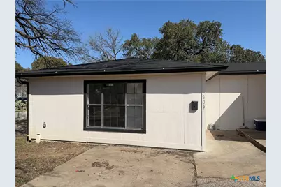 809 W Avenue D, Belton, TX 76513 - Photo 2