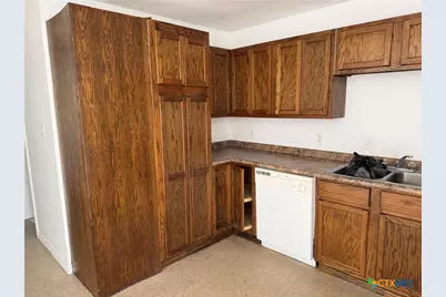 809 W Avenue D, Belton, TX 76513 - Photo 6