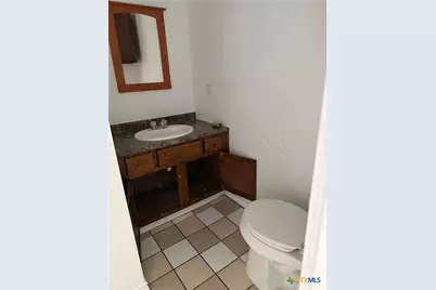 809 W Avenue D, Belton, TX 76513 - Photo 16