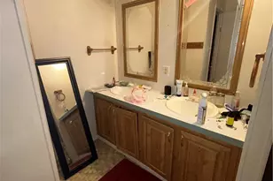 514 S Gonzales St, Cuero, TX 77954 - Photo 14