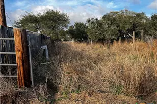 607 Quail Meadow Rd, Seadrift, TX 77983 - Photo 6