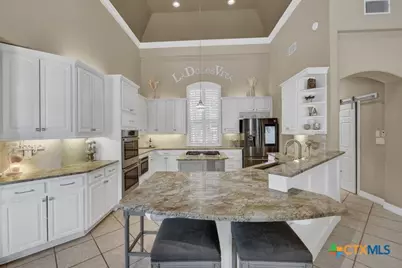 9752 Trophy Oaks Drive, San Antonio, TX 78266 - Photo 6