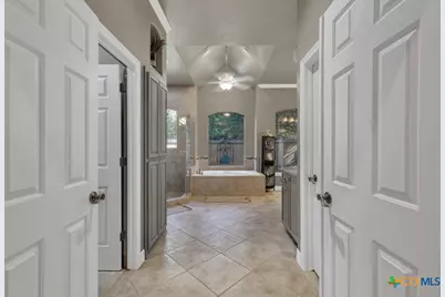 9752 Trophy Oaks Drive, San Antonio, TX 78266 - Photo 14
