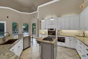 9752 Trophy Oaks Dr, San Antonio, TX 78266 - Photo 4