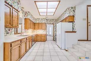 2132 Northcrest Dr, New Braunfels, TX 78130 - Photo 10