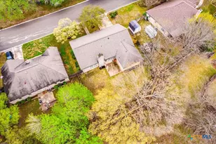 2132 Northcrest Dr, New Braunfels, TX 78130 - Photo 2