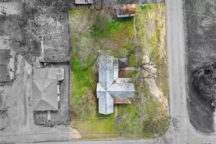 201 N 10th St, Buckholts, TX 76518 - Photo 6