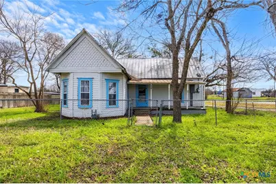 201 N 10th Street, Buckholts, TX 76518 - Photo 1