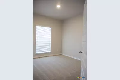 504 Story Avenue, Florence, TX 76527 - Photo 6