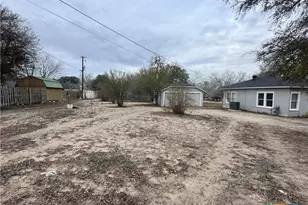 1364 Clinton Pl, Kenedy, TX 78119 - Photo 4