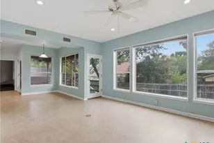 968 Queens Dr, New Braunfels, TX 78130 - Photo 10