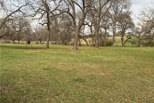 110 Guadalupe Dr, Oglesby, TX 76561 - Photo 32