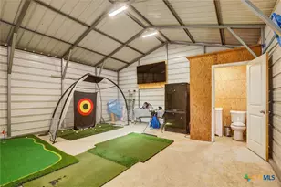 115 Lorenz, Stockdale, TX 78160 - Photo 28