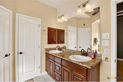 115 Lorenz, Stockdale, TX 78160 - Photo 20