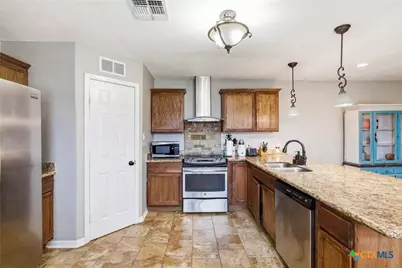 2002 Mission Drive, Victoria, TX 77901 - Photo 4