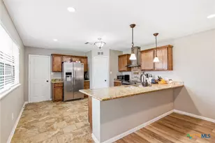 2002 Mission Dr, Victoria, TX 77901 - Photo 8