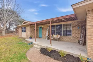 2002 Mission Dr, Victoria, TX 77901 - Photo 2