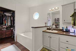 2850 Woodrow Center Rd, Kingsbury, TX 78638 - Photo 20