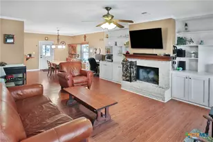 1561 County Rd 320, Floresville, TX 78114 - Photo 2