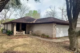 305 Glenmore St, Victoria, TX 77904 - Photo 2