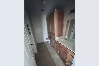 807 S Promenade Street, Hallettsville, TX 77964 - Photo 18