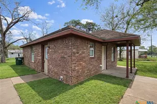 807 S Promenade St, Hallettsville, TX 77964 - Photo 2