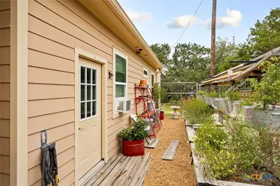 805 Willow Creek Circle, San Marcos, TX 78666 - Photo 22