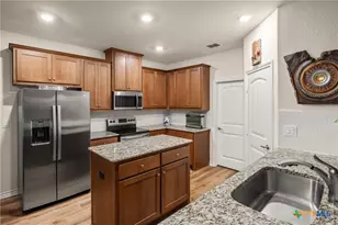 805 Willow Creek Cir, San Marcos, TX 78666 - Photo 6