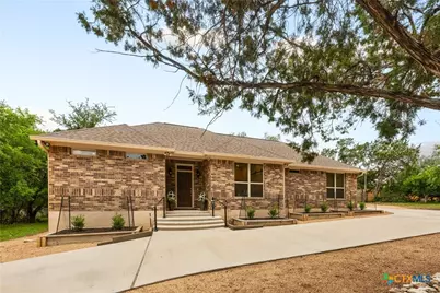 805 Willow Creek Circle, San Marcos, TX 78666 - Photo 2