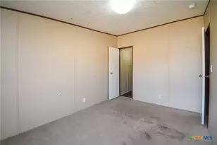 413 W Oaks Dr, Victoria, TX 77905 - Photo 22