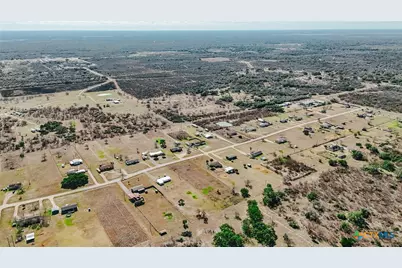 413 West Oaks Drive, Victoria, TX 77905 - Photo 8