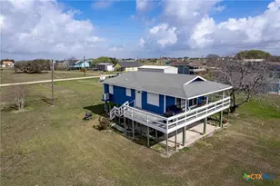 448 Stovall Dr, Palacios, TX 77465 - Photo 2