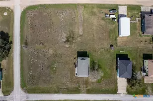 448 Stovall Dr, Palacios, TX 77465 - Photo 4