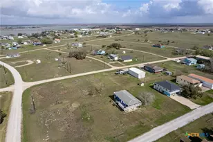 448 Stovall Dr, Palacios, TX 77465 - Photo 6