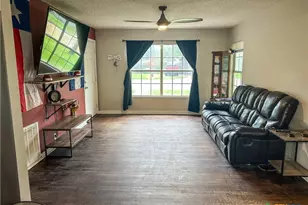 2503 E Mistletoe Ave, Victoria, TX 77901 - Photo 2