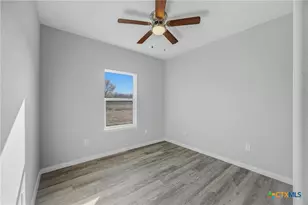 608 Mustang Cir, Nixon, TX 78140 - Photo 10