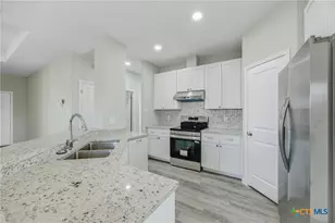 608 Mustang Cir, Nixon, TX 78140 - Photo 4