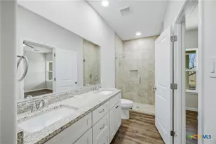 604 Mustang Cir, Nixon, TX 78140 - Photo 6