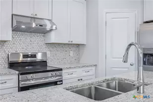 604 Mustang Cir, Nixon, TX 78140 - Photo 4