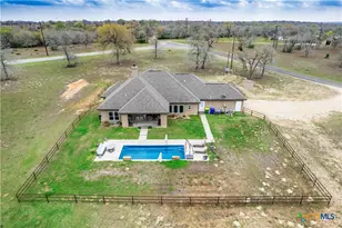 494 Flash Cir, Luling, TX 78648 - Photo 2