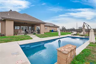 494 Flash Cir, Luling, TX 78648 - Photo 2