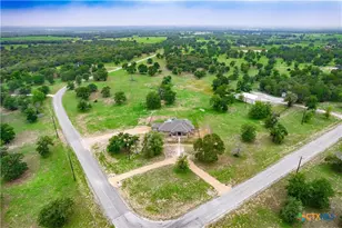 494 Flash Cir, Luling, TX 78648 - Photo 2