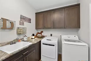 494 Flash Cir, Luling, TX 78648 - Photo 28