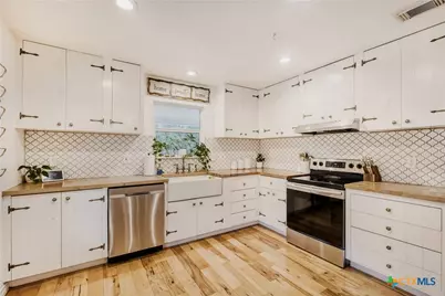 211 Creekwood Court, Spring Branch, TX 78070 - Photo 8