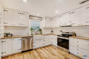 211 Creekwood Ct, Spring Branch, TX 78070 - Photo 8