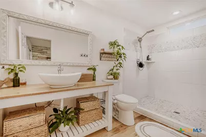 211 Creekwood Court, Spring Branch, TX 78070 - Photo 14