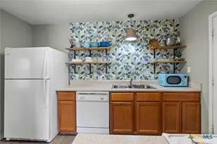 1020 N Beal St, Belton, TX 76513 - Photo 10