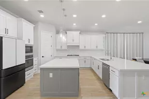 1838 Luna St, New Braunfels, TX 78132 - Photo 6